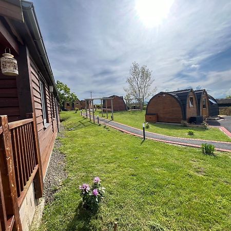 Hedgehog Glamping Pod School House Farm Hotel Leighton  Buitenkant foto
