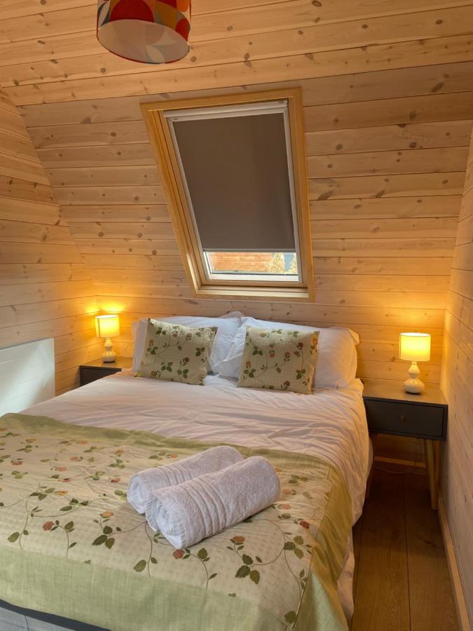 Hedgehog Glamping Pod School House Farm Hotel Leighton  Buitenkant foto