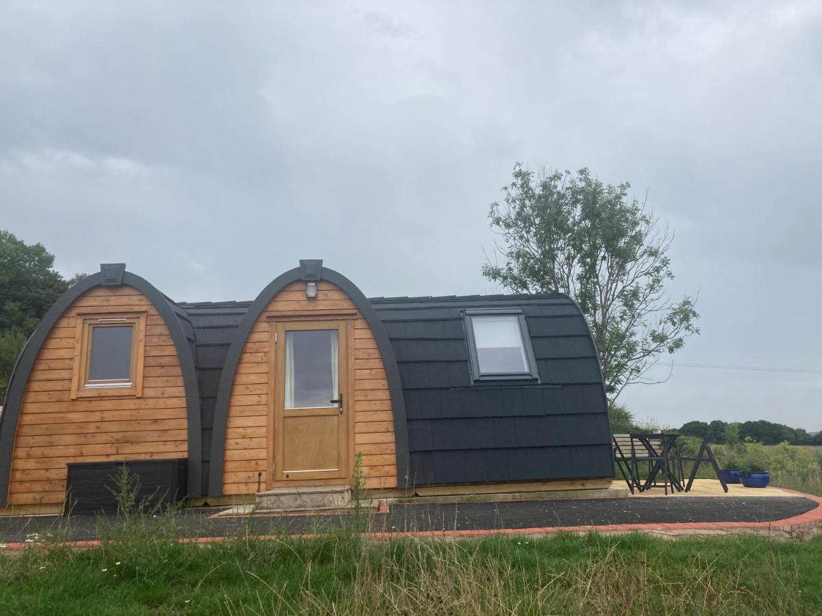 Hedgehog Glamping Pod School House Farm Hotel Leighton  Buitenkant foto
