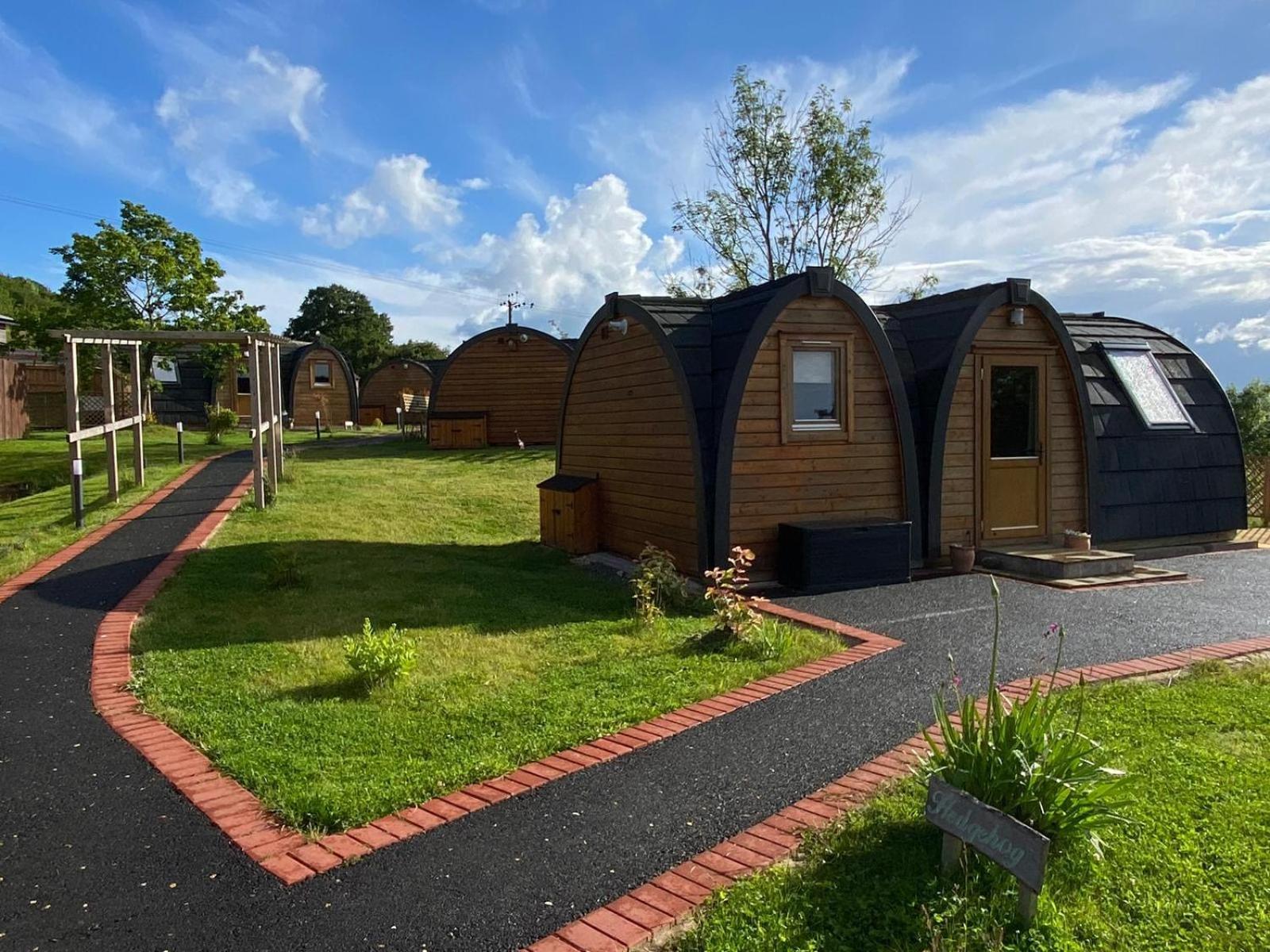 Hedgehog Glamping Pod School House Farm Hotel Leighton  Buitenkant foto